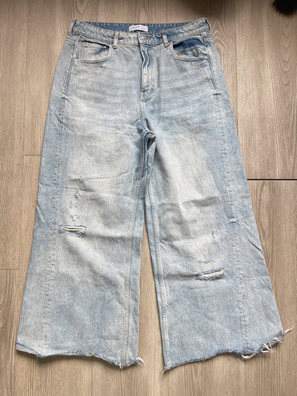 Baggy High-Waisted Light Blue Wide-Leg Distressed Jeans